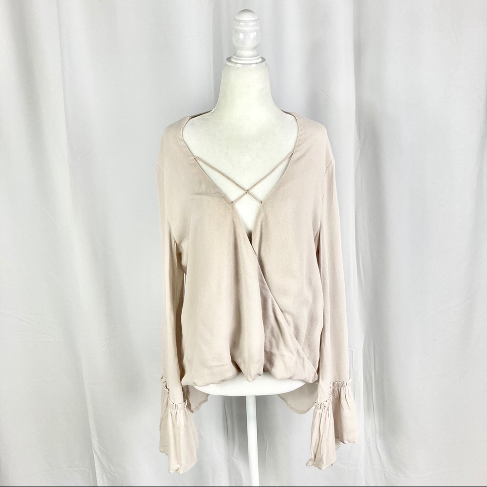 Vestique bell sleeve blouse size L - Picture 2 of 7